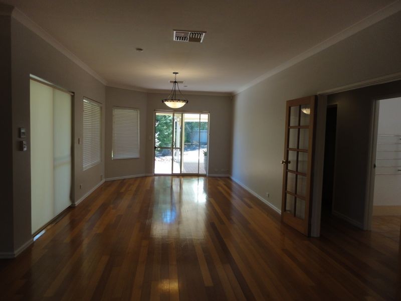 6 Shasta Road, Lesmurdie WA 6076