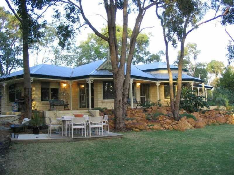 6 Shasta Road, Lesmurdie WA 6076