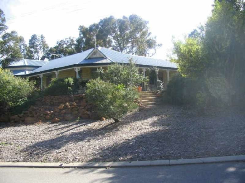 6 Shasta Road, Lesmurdie WA 6076