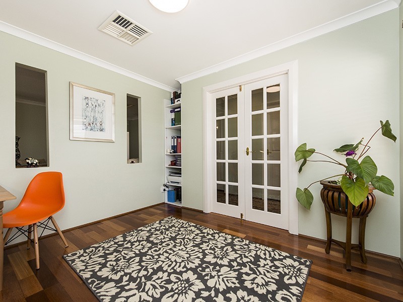 23 St John Road, Wattle Grove WA 6107