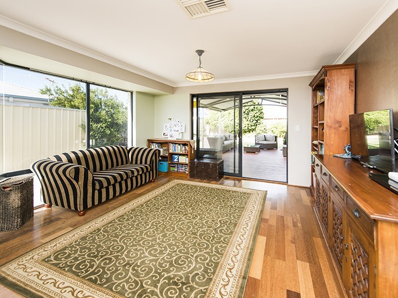 23 St John Road, Wattle Grove WA 6107