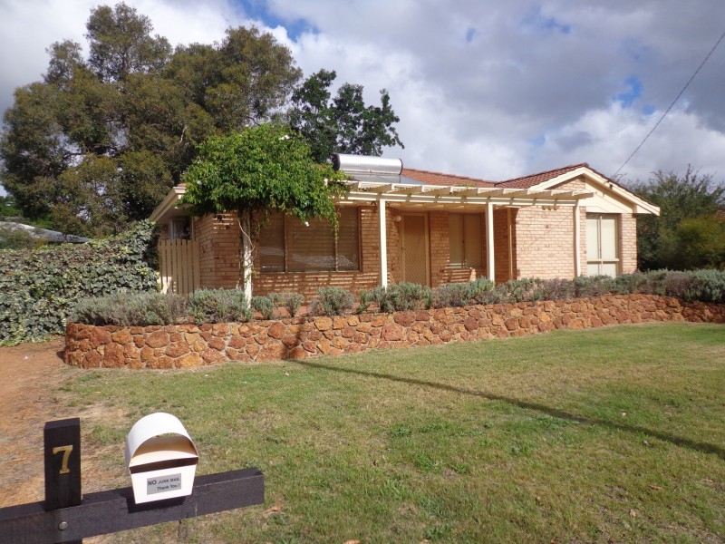 7 Phillip Grove, Kalamunda WA 6076
