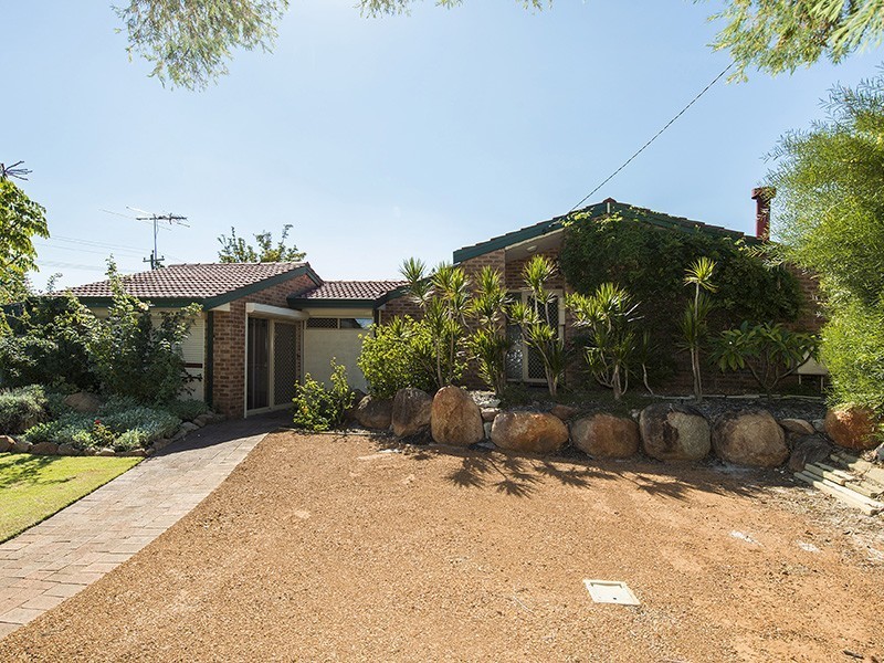 1 Bellbird Court, High Wycombe WA 6057