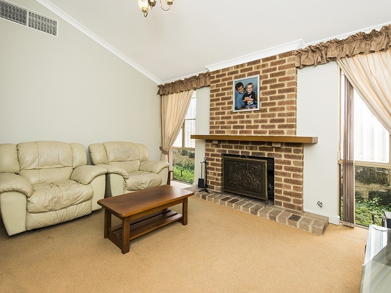 1 Bellbird Court, High Wycombe WA 6057