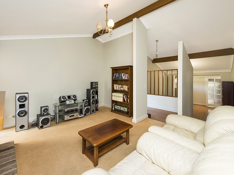 1 Bellbird Court, High Wycombe WA 6057