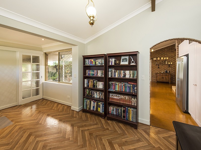 1 Bellbird Court, High Wycombe WA 6057