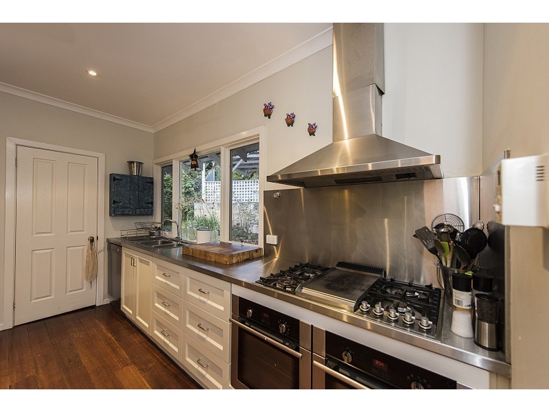 12 Lenori Road, Gooseberry Hill WA 6076