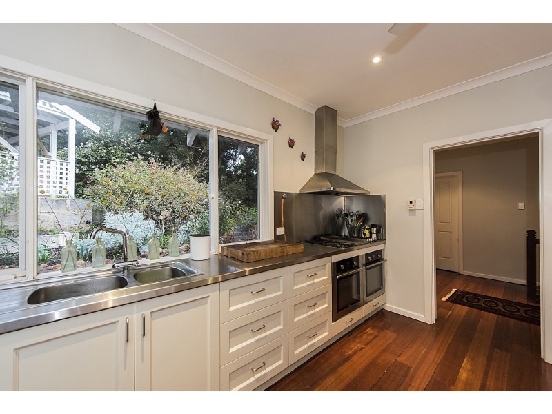 12 Lenori Road, Gooseberry Hill WA 6076