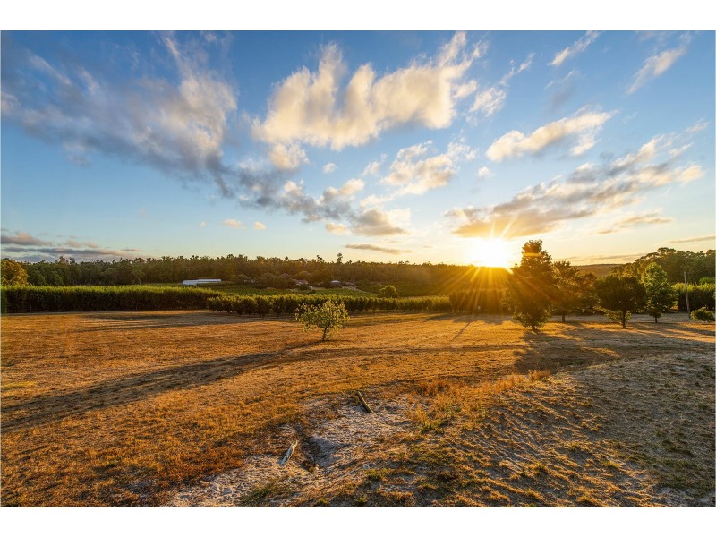 161 Bracken Road, Pickering Brook WA 6076