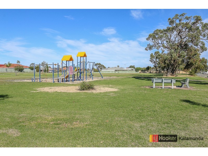 4 Strawberry Way, Forrestfield WA 6058