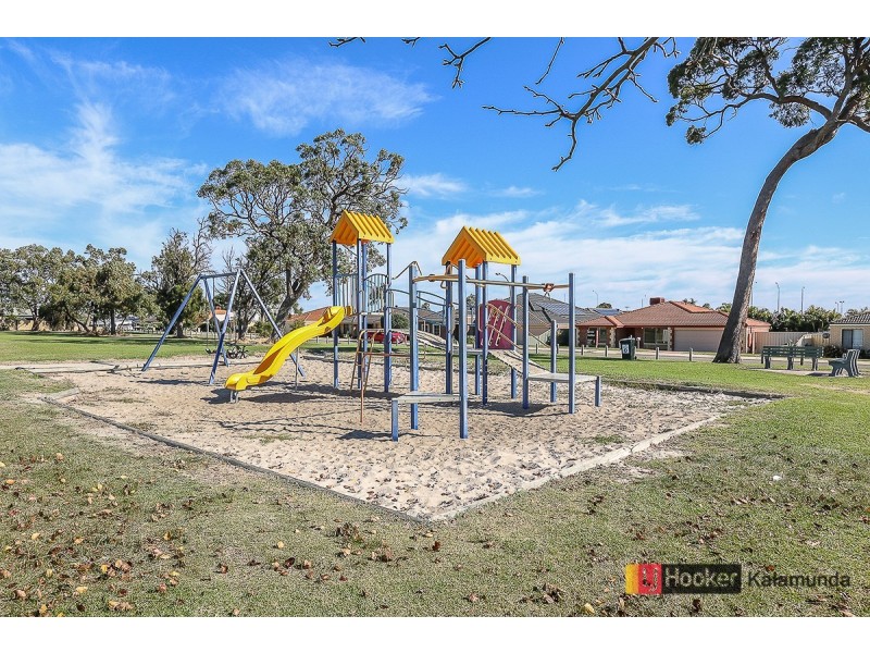 4 Strawberry Way, Forrestfield WA 6058