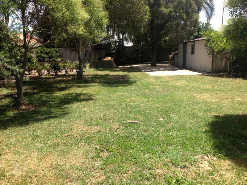 102 Sussex road, Forrestfield WA 6058