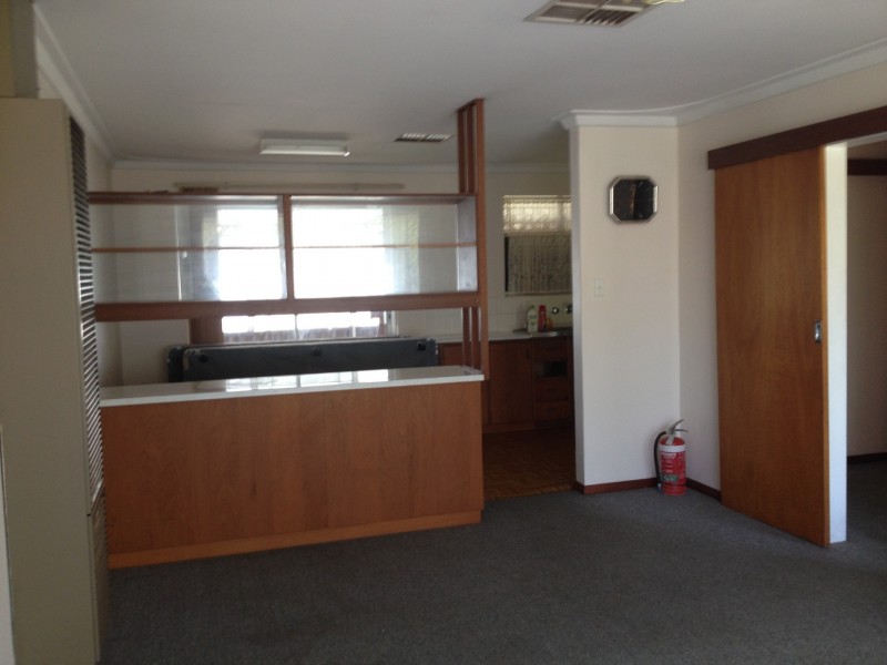 102 Sussex road, Forrestfield WA 6058