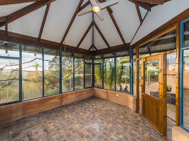 11 Summerfield Place, Gooseberry Hill WA 6076