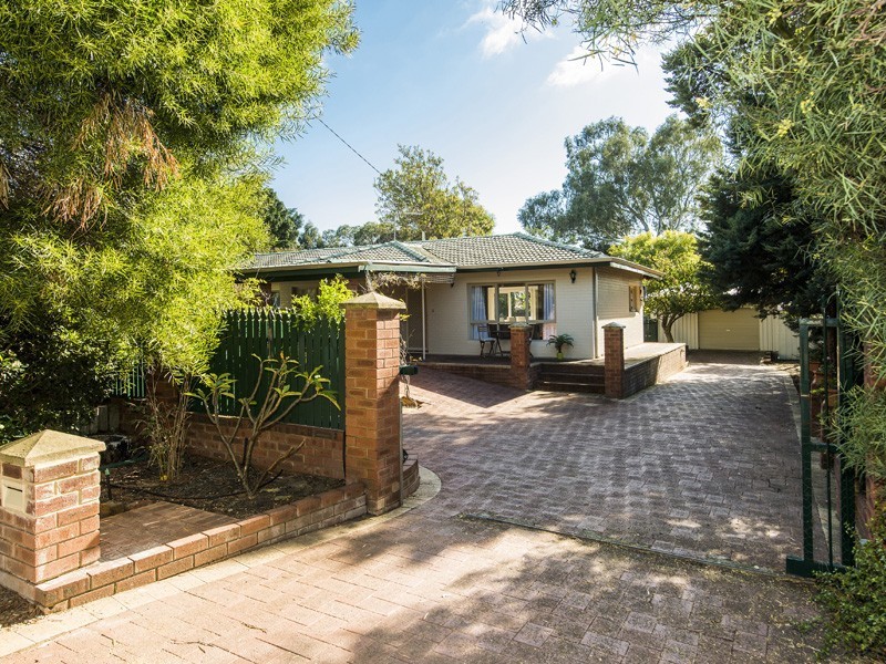 198 Grove Road, Lesmurdie WA 6076