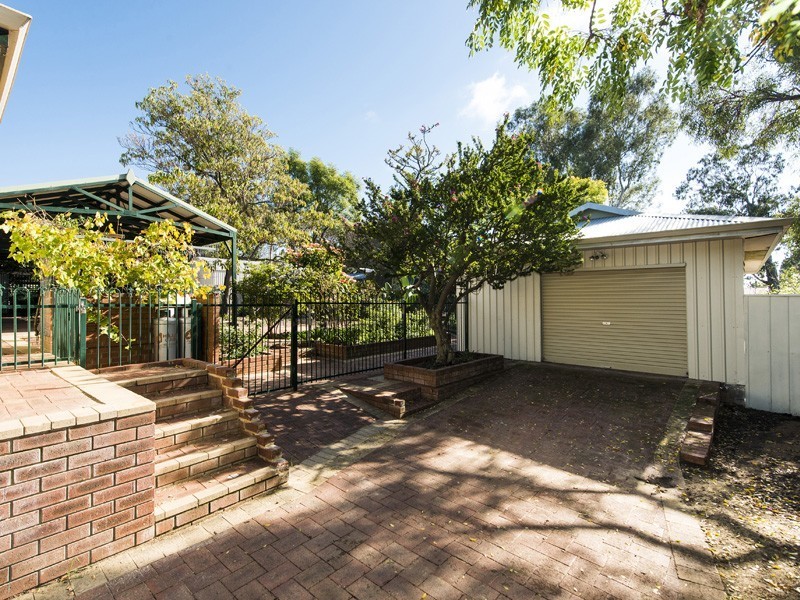 198 Grove Road, Lesmurdie WA 6076