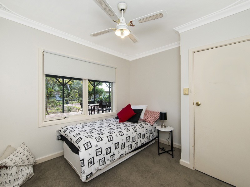 198 Grove Road, Lesmurdie WA 6076