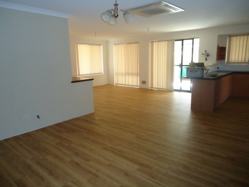 5 Copper Lane, Wattle Grove WA 6107