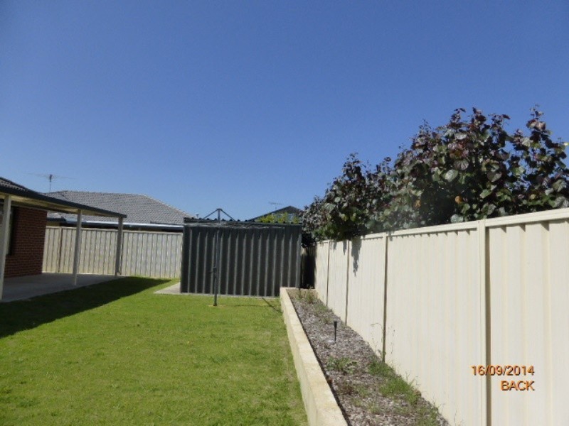 5 Copper Lane, Wattle Grove WA 6107