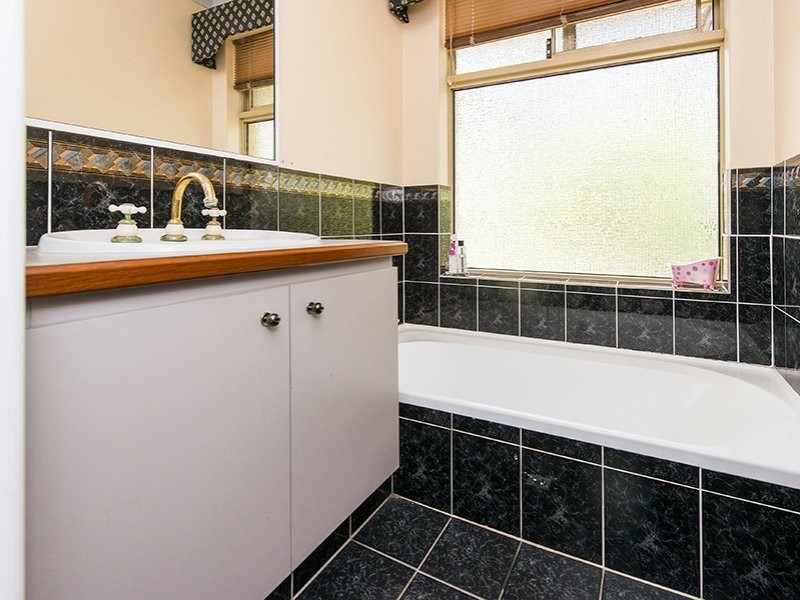 5 Hobbit Glade, Mundaring WA 6073