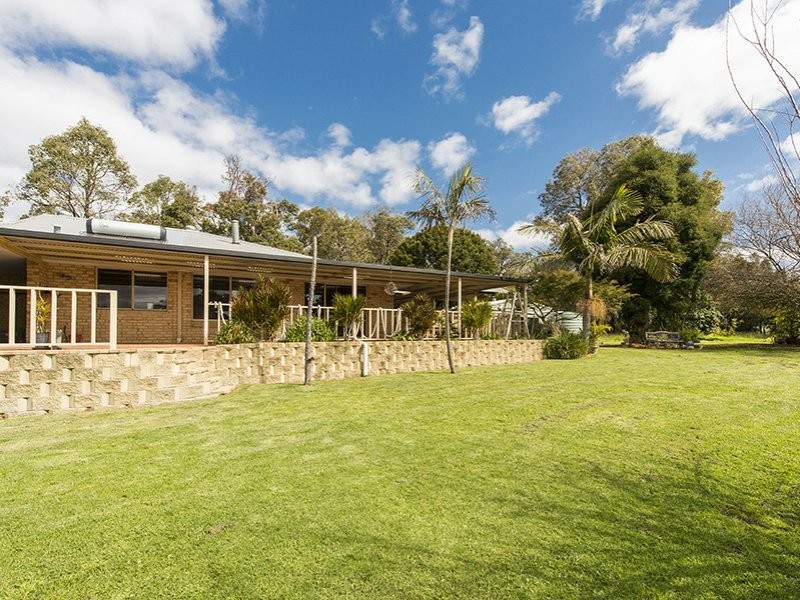 5 Hobbit Glade, Mundaring WA 6073