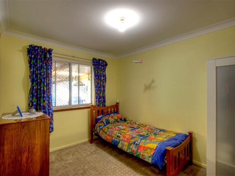 8 Larch Place, Forrestfield WA 6058