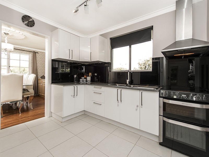 7 Guppy Road, Kalamunda WA 6076