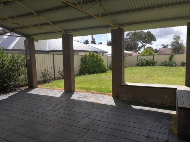 5 York Street, Forrestfield WA 6058