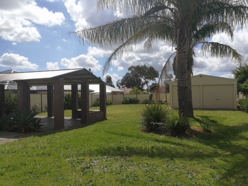 5 York Street, Forrestfield WA 6058