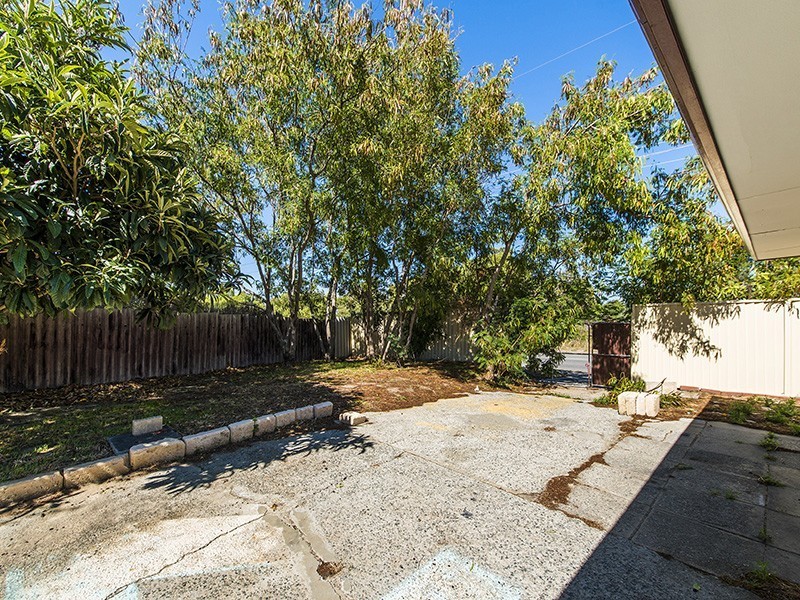 2 Guava Court, Forrestfield WA 6058