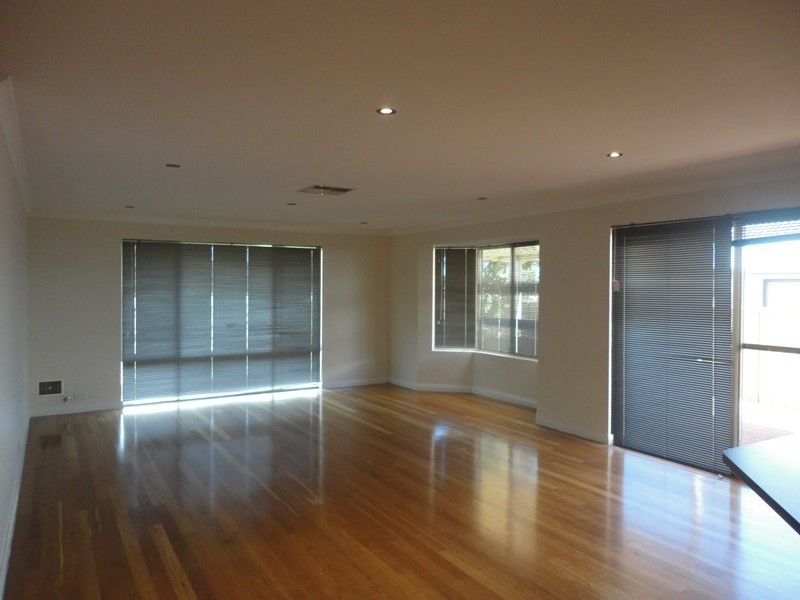 11 Azalea Gardens, Forrestfield WA 6058