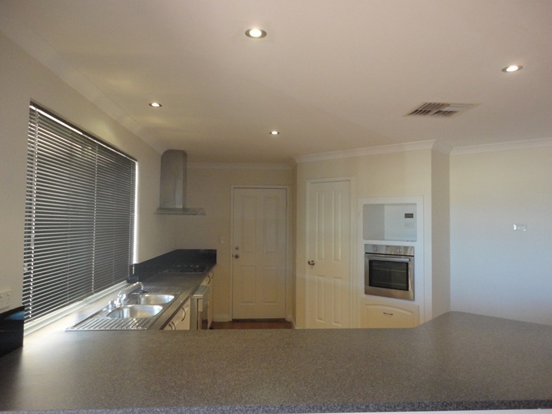 11 Azalea Gardens, Forrestfield WA 6058