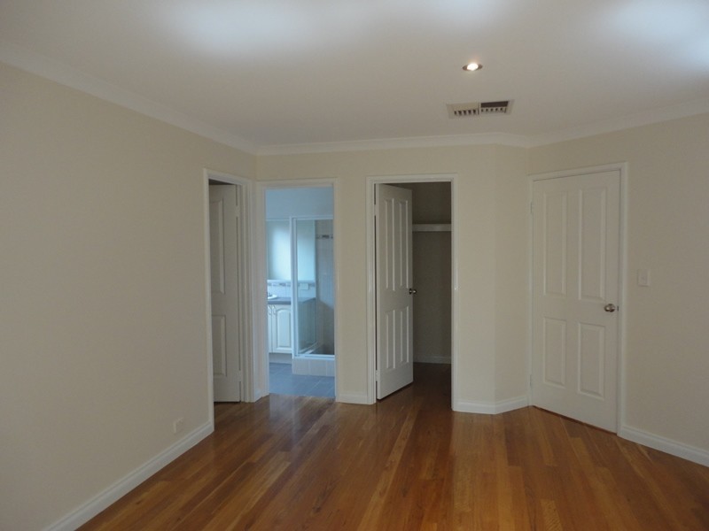 11 Azalea Gardens, Forrestfield WA 6058