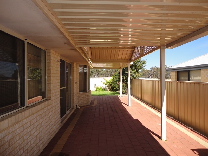 11 Azalea Gardens, Forrestfield WA 6058