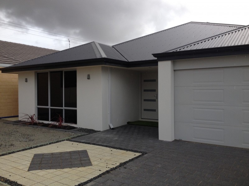 14 Myall Close, Wattle Grove WA 6107
