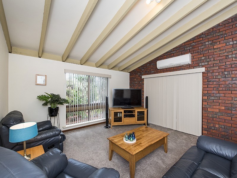 42 Bridgwood Road, Lesmurdie WA 6076