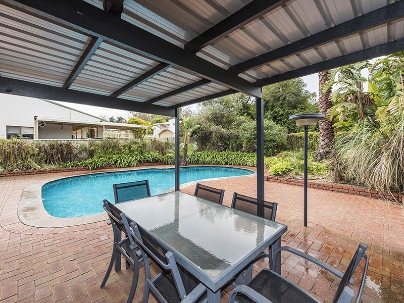 42 Bridgwood Road, Lesmurdie WA 6076