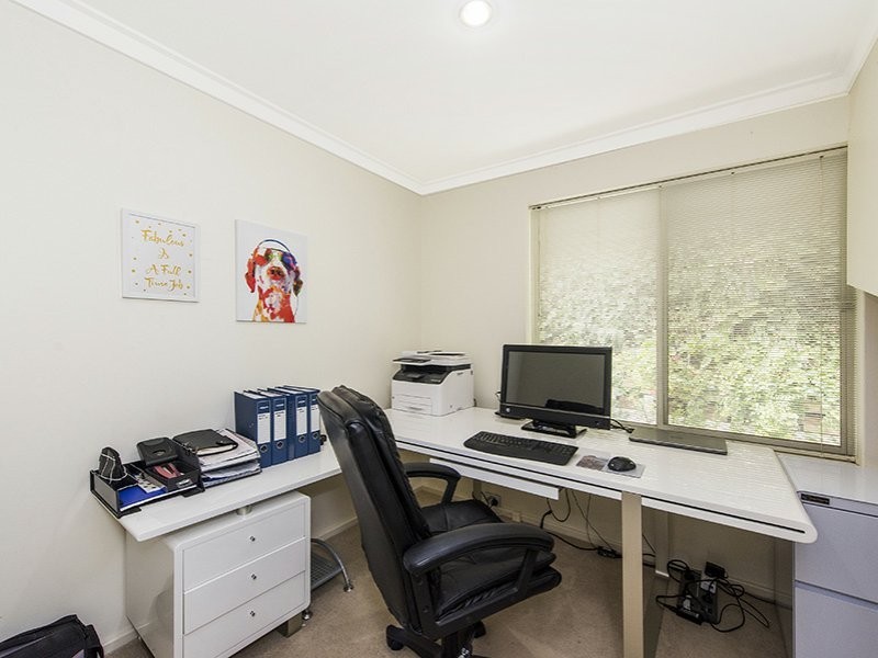 17 Girrawheen Drive, Gooseberry Hill WA 6076