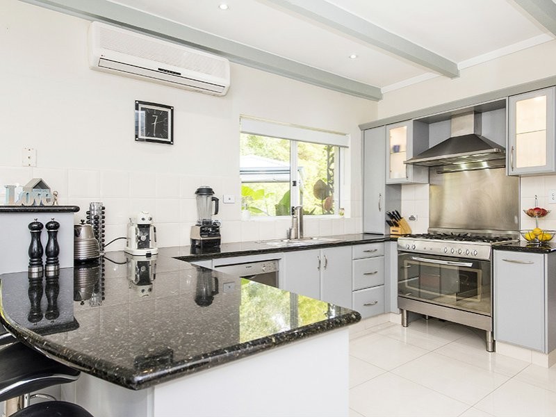 17 Girrawheen Drive, Gooseberry Hill WA 6076