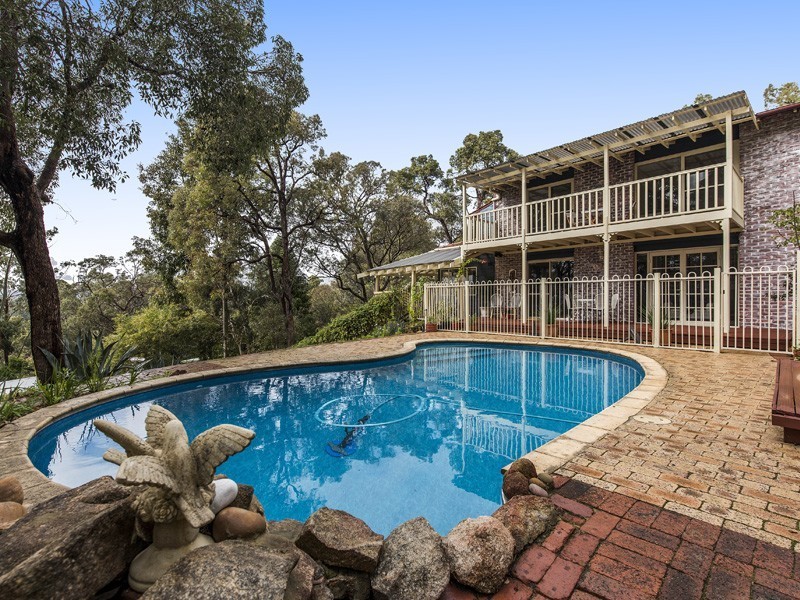 40 Elizabeth Street, Kalamunda WA 6076