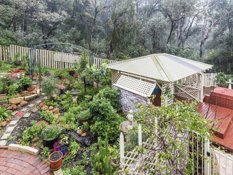 40 Elizabeth Street, Kalamunda WA 6076