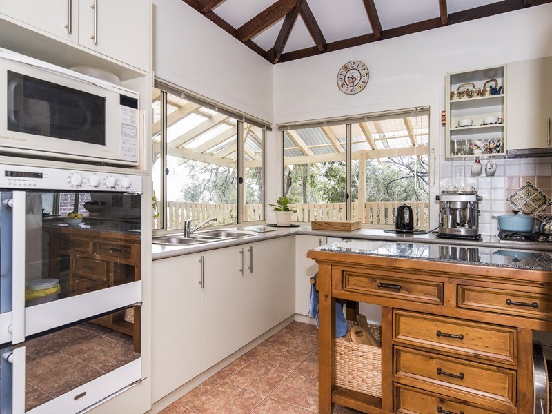 40 Elizabeth Street, Kalamunda WA 6076