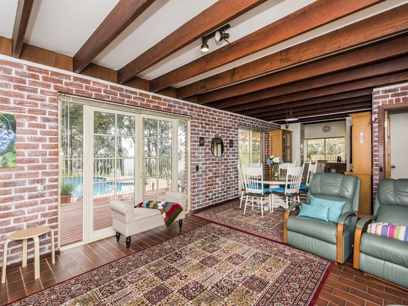 40 Elizabeth Street, Kalamunda WA 6076