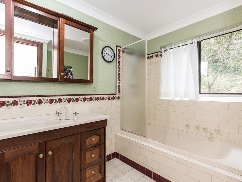 40 Elizabeth Street, Kalamunda WA 6076