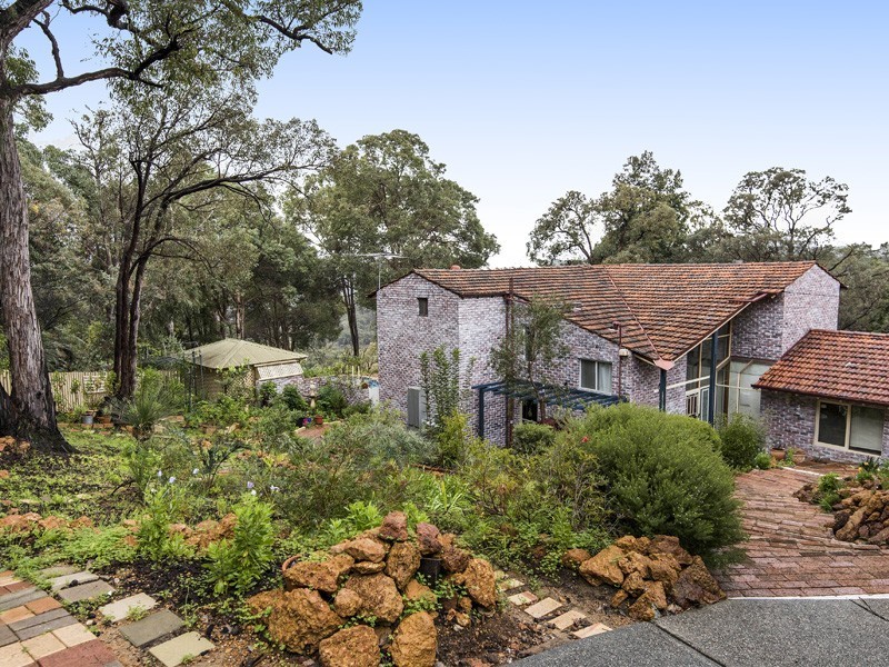 40 Elizabeth Street, Kalamunda WA 6076