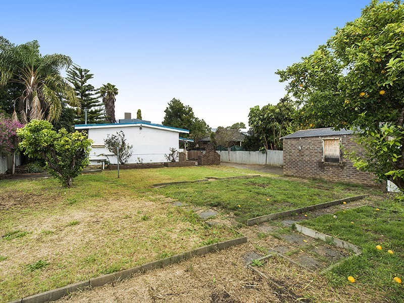 5 Warren Road, Maida Vale WA 6057