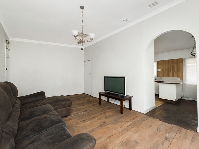 5 Warren Road, Maida Vale WA 6057