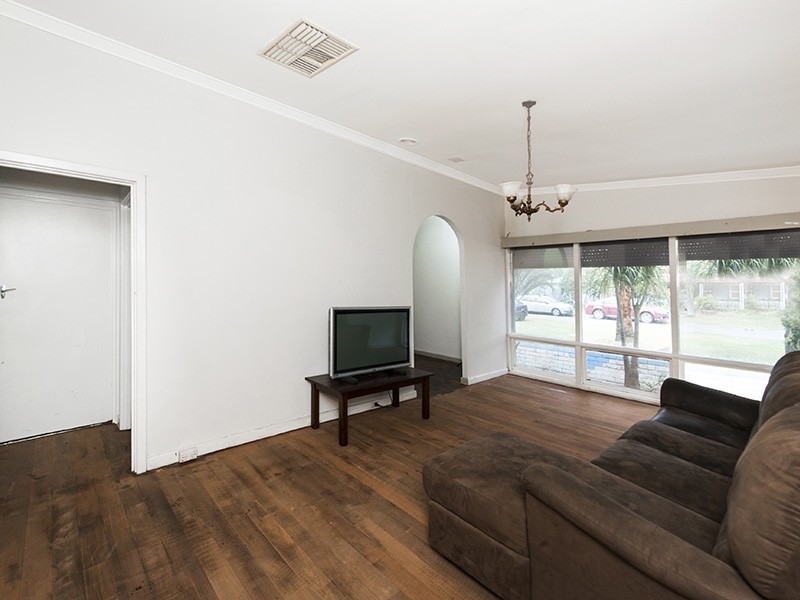 5 Warren Road, Maida Vale WA 6057