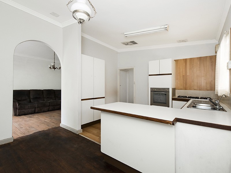 5 Warren Road, Maida Vale WA 6057