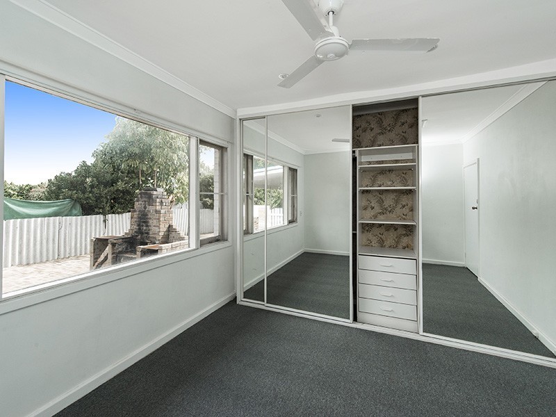 5 Warren Road, Maida Vale WA 6057